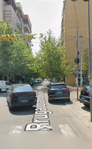 Tirane, jepet me qera dyqan Kati 0, 71 m² 800 € (komuna e parisit)
