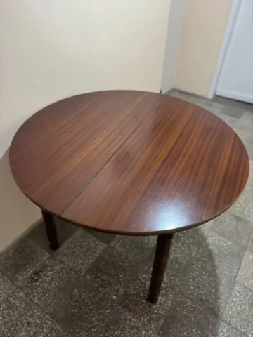 Tirane, shes Shitet Tavoline Ngrenie pa karrige 30 €