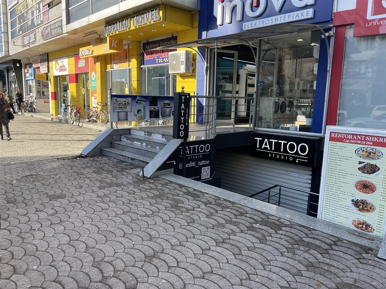 Shitet Dyqan ne qender te shkodres