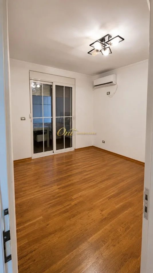 Tirane, jepet me qera zyre Kati 3, 80 m² 900 € (SHESHI WILLSON)