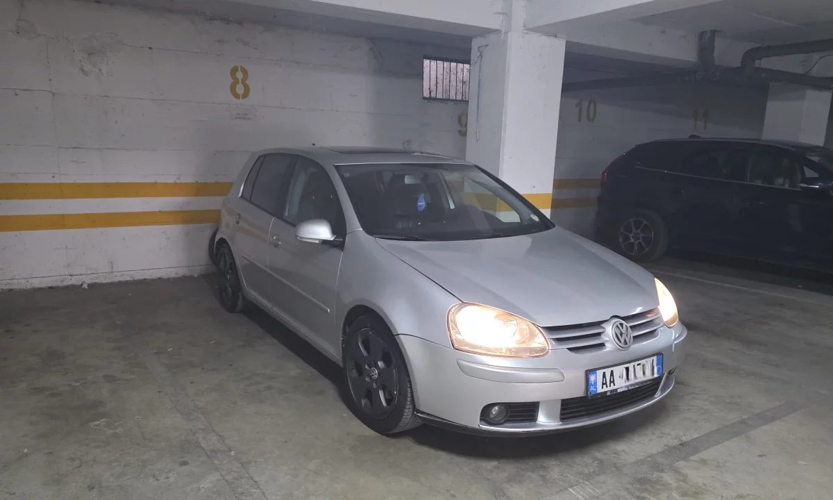 Shitet Volkswagen Golf 5 - Automatike - Nafte