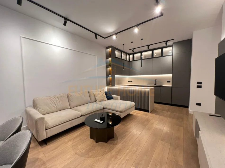 Tirane, jepet me qera apartament 2+1+Ballkon Kati 1, 87 m² 1.000 € (Erli Residence, Tiranë)