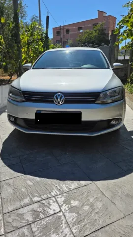 Tirane, shitet makine Volkswagen jetta Nafte, gri e erret automatik Klima 180.000 km