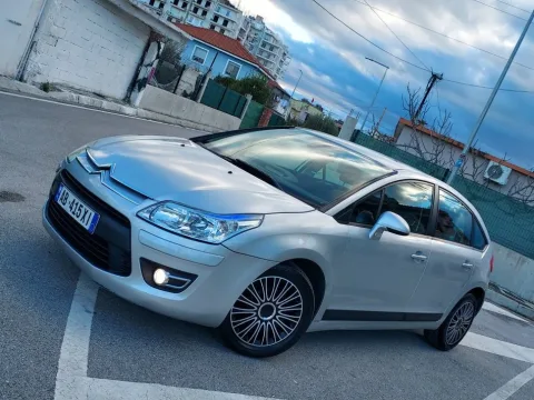 Vlore - Lungomare, shes makine Citroen C4 2010 1.4 Benzine Benzin, e argjendtë manuale Klima 156.000 km 3.500 €