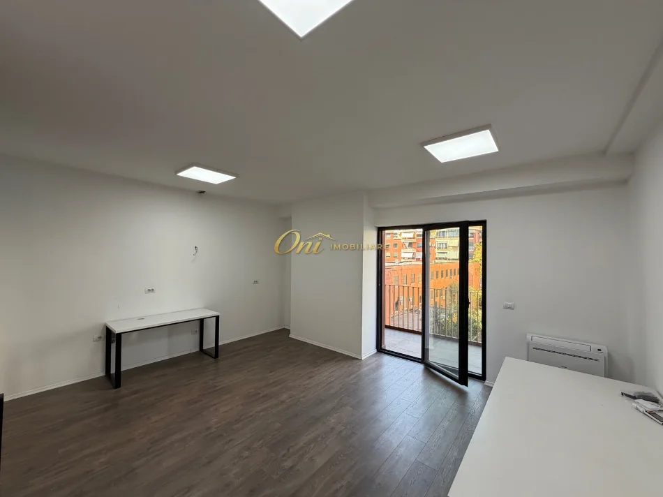 Tirane, jepet me qera zyre Kati 4, 103 m² 970 € (RRUGA E KAVAJES)