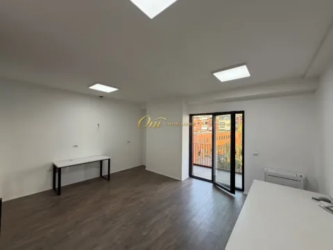 Tirane, jepet me qera zyre Kati 4, 103 m² 970 € (RRUGA E KAVAJES)