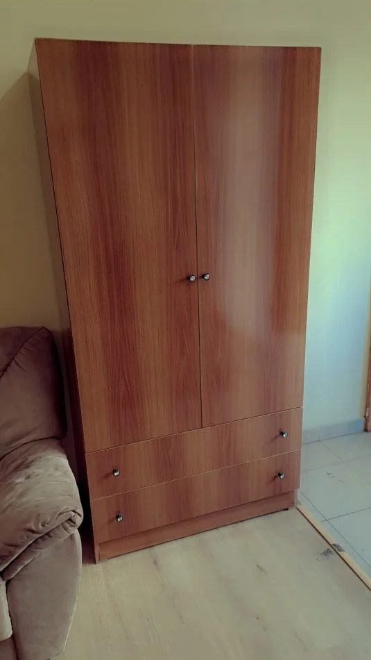 Tirane, shes Tre dollape rrobash 3 €