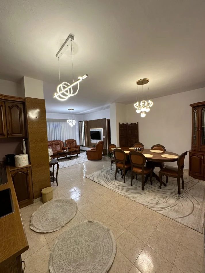 Tirane, jepet me qera apartament 2+1 Kati 3, 100 m² 700 € (Rruga Dritan Hoxha)