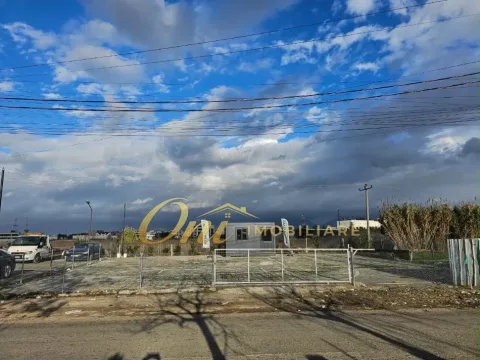 Tirane, jepet me qera toke , 400 m² (KASHAR)