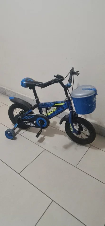 Tirane, shes biciklete per femije me 3 rrota Biciklet per femije blu 35 €