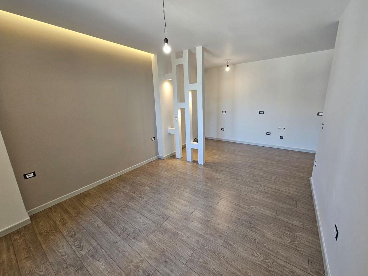 ZYRE ME QERA 88 M2 ZOGU I ZI 77.000 LEKE