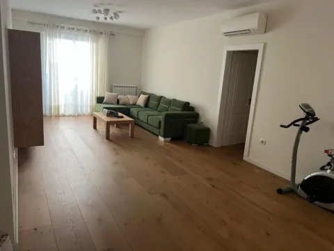 Tirane, shitet apartament 2+1 Kati 2, 225.000 € (Kinostudio)