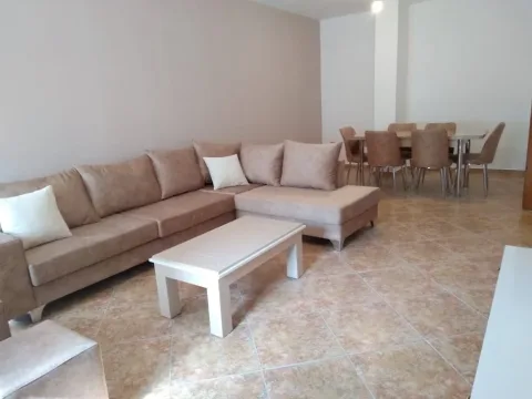 Tirane, jepet me qera apartament 2+1+Ballkon Kati 7, 112 m² 550 € (DON BOSKO)