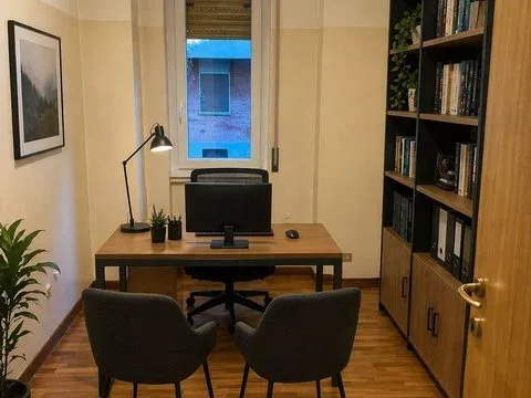 Tirane, jepet me qera zyre Kati 1, 125 m² 1.900 € (Rruga Irfan Tomini)