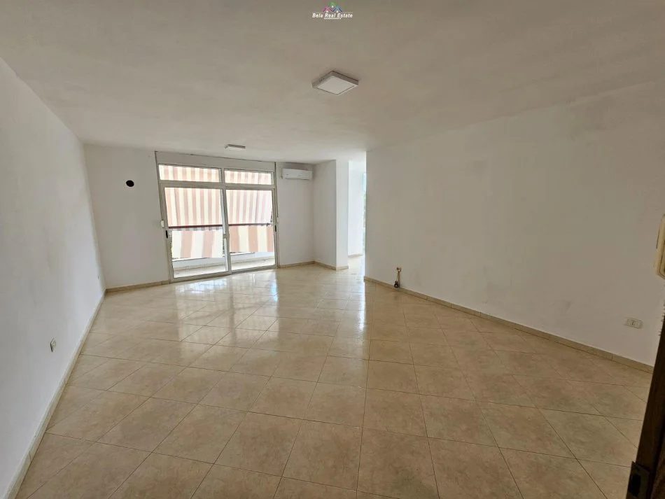 Tirane, jepet me qera zyre Kati 5, 135 m² 1,190€ (ish ekzpozita)