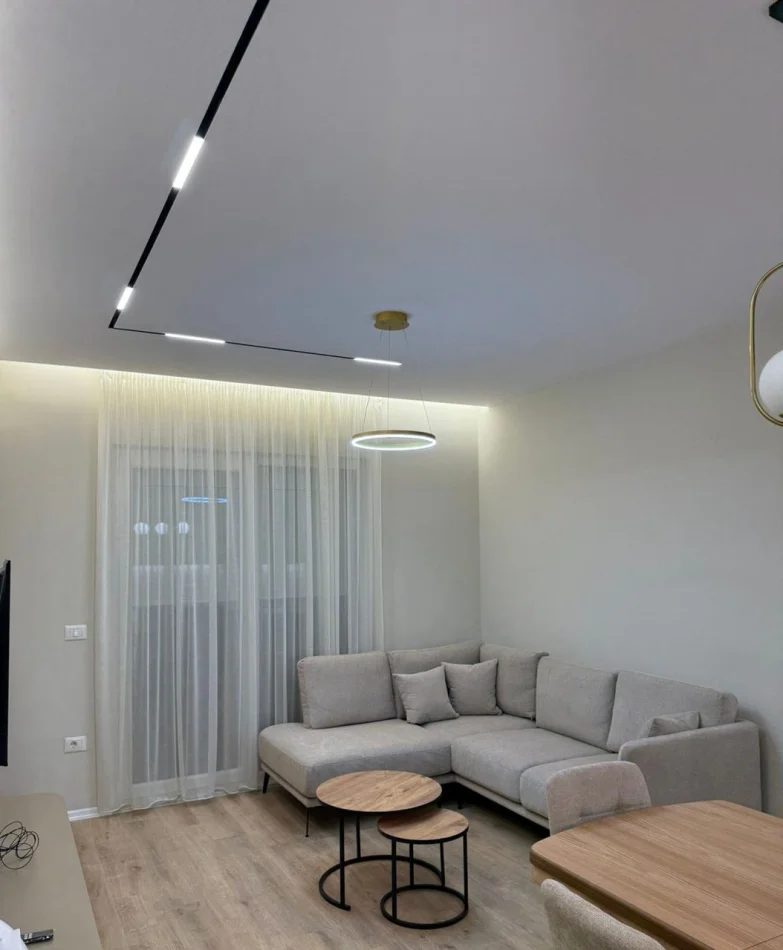 Tirane, jepet me qera apartament 1+1 Kati 1, 71 m² 700 € (Laprakë)
