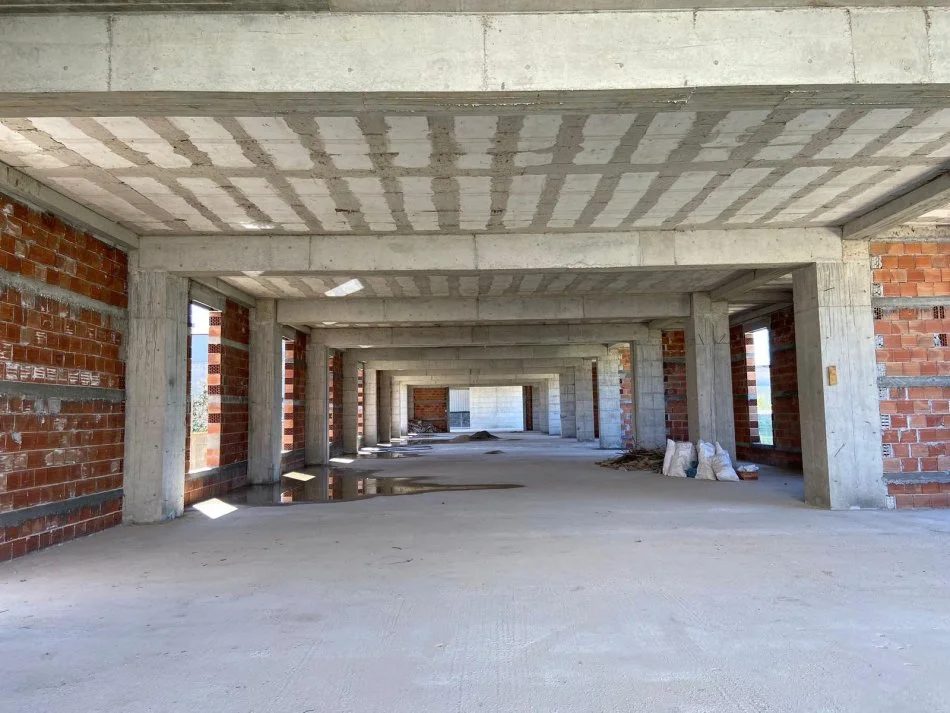 Tirane, jepet me qera magazine Kati 0, 2.000 m² 9.000 € (KAMEZ)
