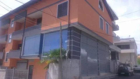 OKAZION !!! Durres, shes Vile 200.000 Euro (Zdrukthtaria, ne fillim te rruges se Marines)