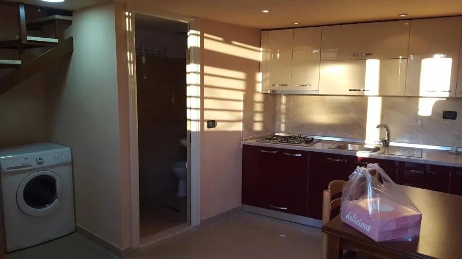 Tirane, jepet me qera ambjent biznesi Kati 1, 35 m² 400 € (Rruga Pjetër Budi)
