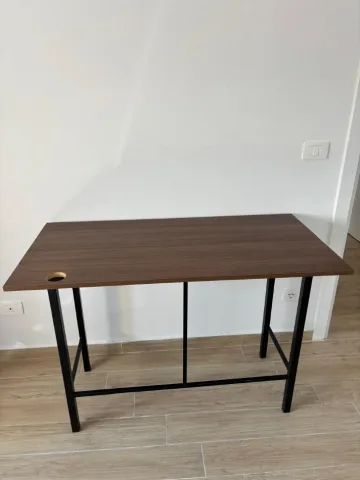 Tirane, shes Mbyllje Zyre – Shiten Tavolina në Gjendje Shumë të Mirë 80 €
