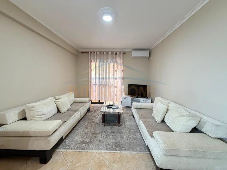 Tirane, jepet me qera apartament 1+1 Kati 5, 67 m² 500 € (Xhamlliku)