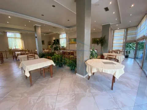 Tirane, jepet me qera ambjent biznesi Kati 0, 305 m² 2.500 € I DISKUTUESHEM (SAUK I VJETER)