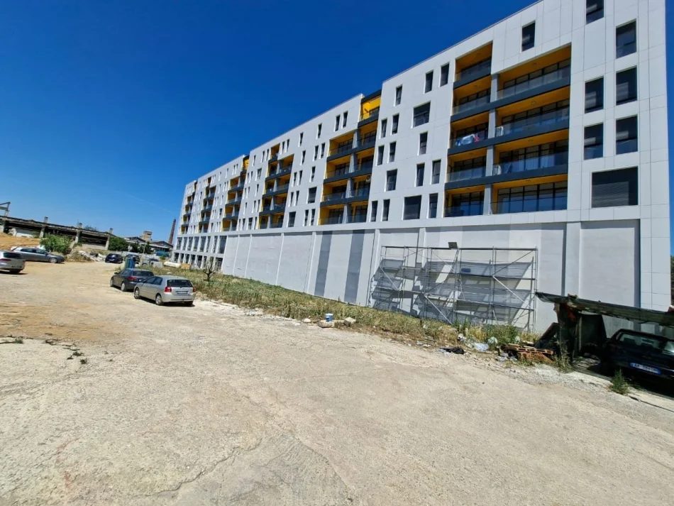 Tirane, jepet me qera ambjent biznesi Kati 1, 20 m² 350 € (Bulevardi i Ri)