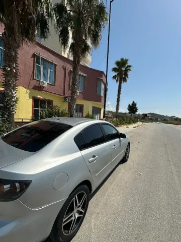 Durres, shes makine Mazda 3 Sedan Nafte, gri metalizato manuale Kondicioner 291.000 km 1900 €