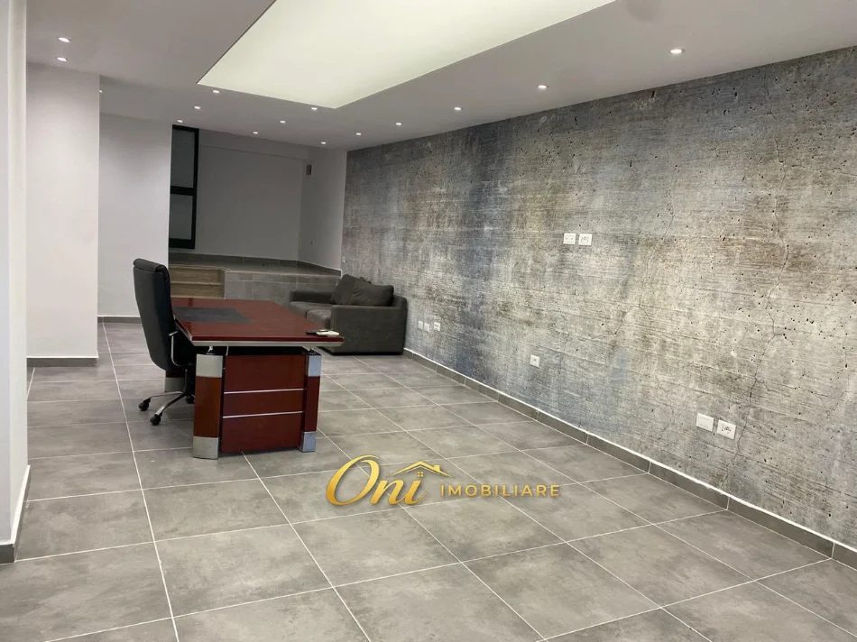 Tirane, jepet me qera dyqan Kati 0, 50 m² 600 € (RRUGA E BOGDANEVE)