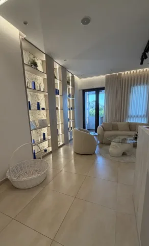 Tirane, jepet me qera ambjent biznesi Kati 3, 100 m² 1.000 € (Rruga e Kavajës)
