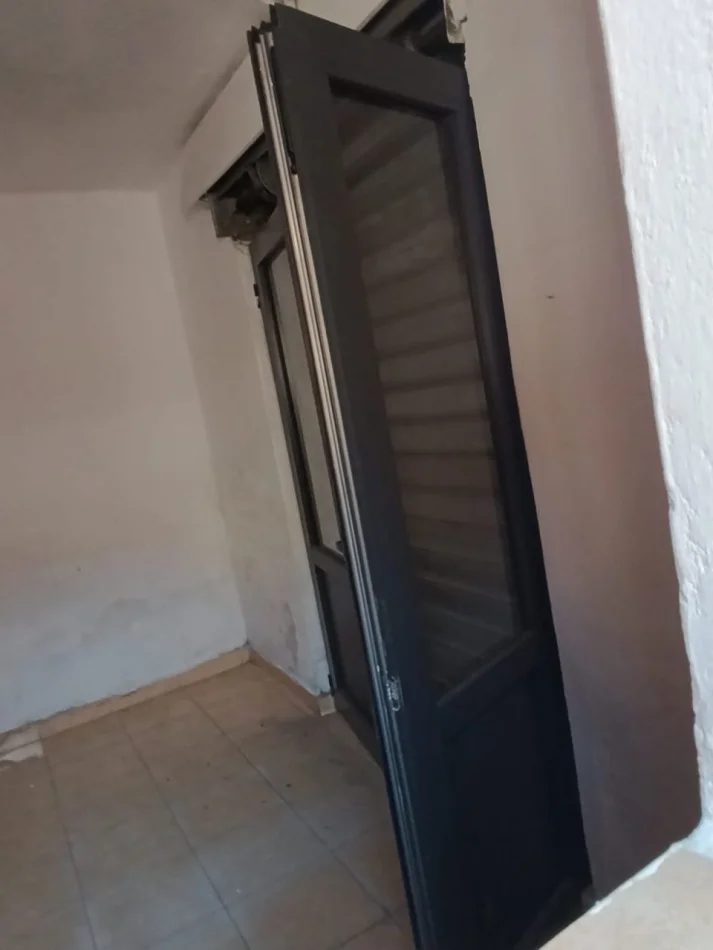 Tirane, jepet me qera ambjent biznesi Kati 1, 30 m² 150 € (Xhamllik)