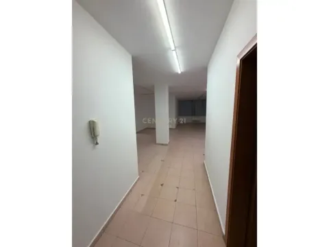 Tirane, jepet me qera zyre Kati 6, 137 m² 1.100 € (Sheshi wilson)