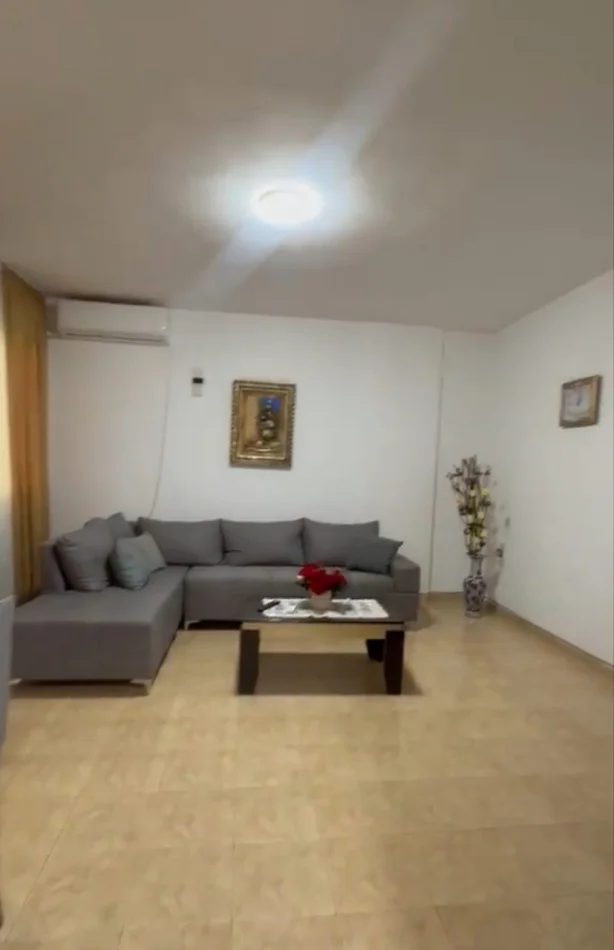 Tirane, jepet me qera apartament 1+1 Kati 2, 65 m² 500 € (Rruga 5 Maji)