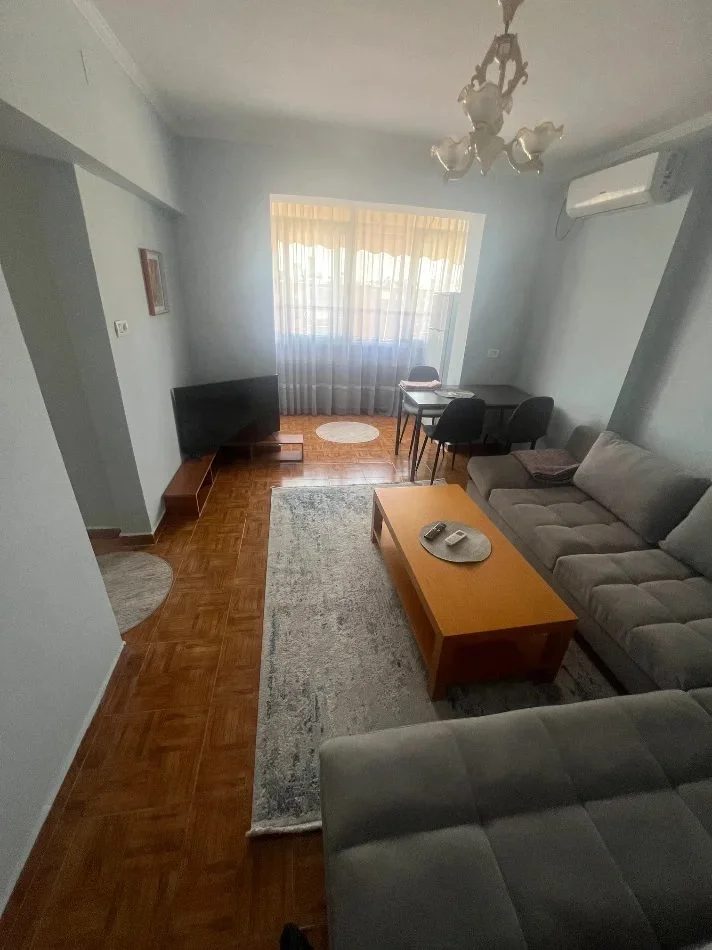 Tirane, jepet me qera apartament 1+1 Kati 5, 56 m² 420 € (Qsut)
