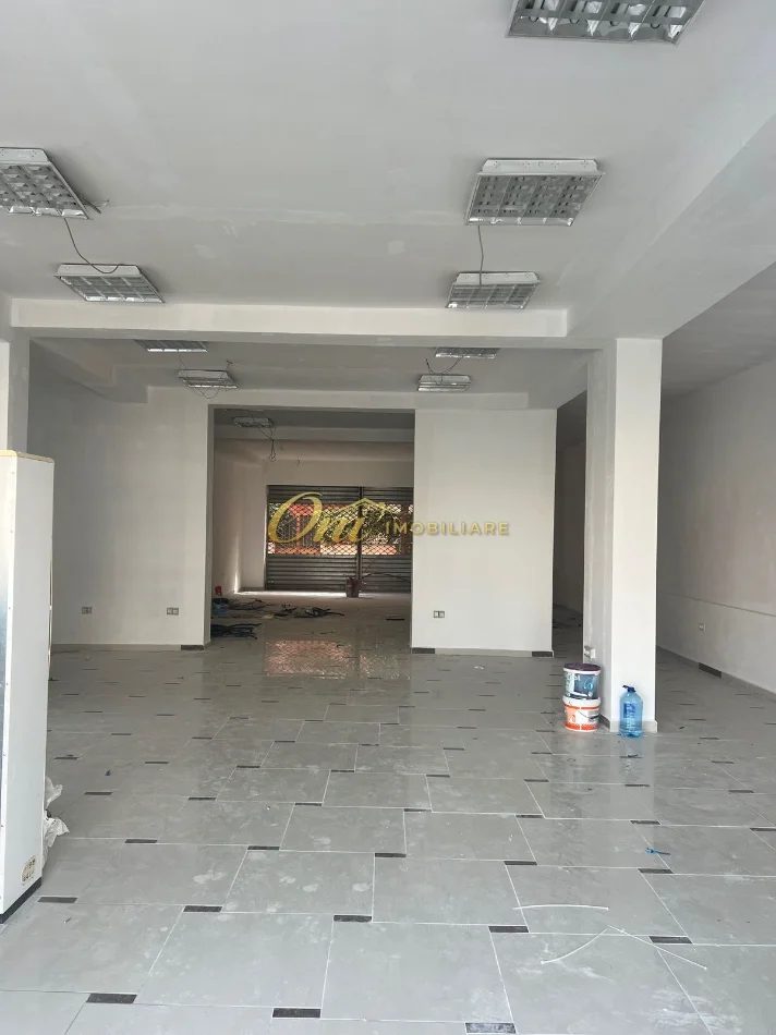 Tirane, jepet me qera zyre Kati 1, 160 m² 1.050 € (KOMUNA E PARISIT)