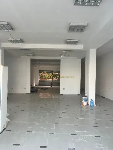 Tirane, jepet me qera zyre Kati 1, 160 m² 1.050 € (KOMUNA E PARISIT)
