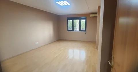 Tirane, zyre me qera Kati 3, 160 m² 1100 euro (RRUGA E KAVAJES)