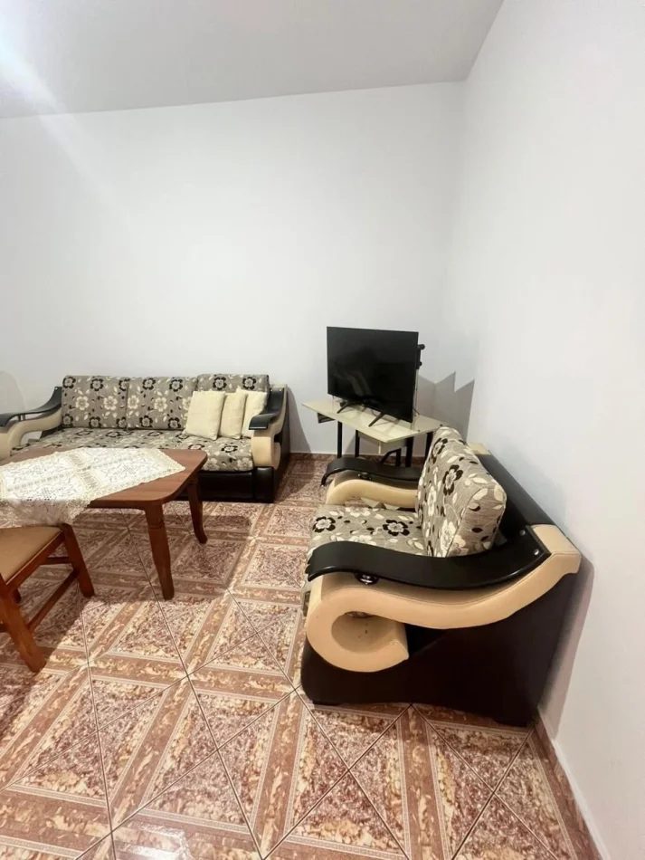 Tirane, jepet me qera apartament 1+1 Kati 1, 60 m² 400 € (Siri Kodra)