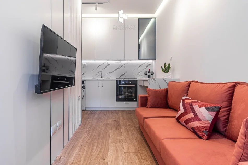Me Qera: 1+1 📍 Ali Dem (Kompleksi. Mangalem) - Pllt i 2021, me Arkitekt PARKET - MARKA Cilesore || 40,000 Leke/Muaj