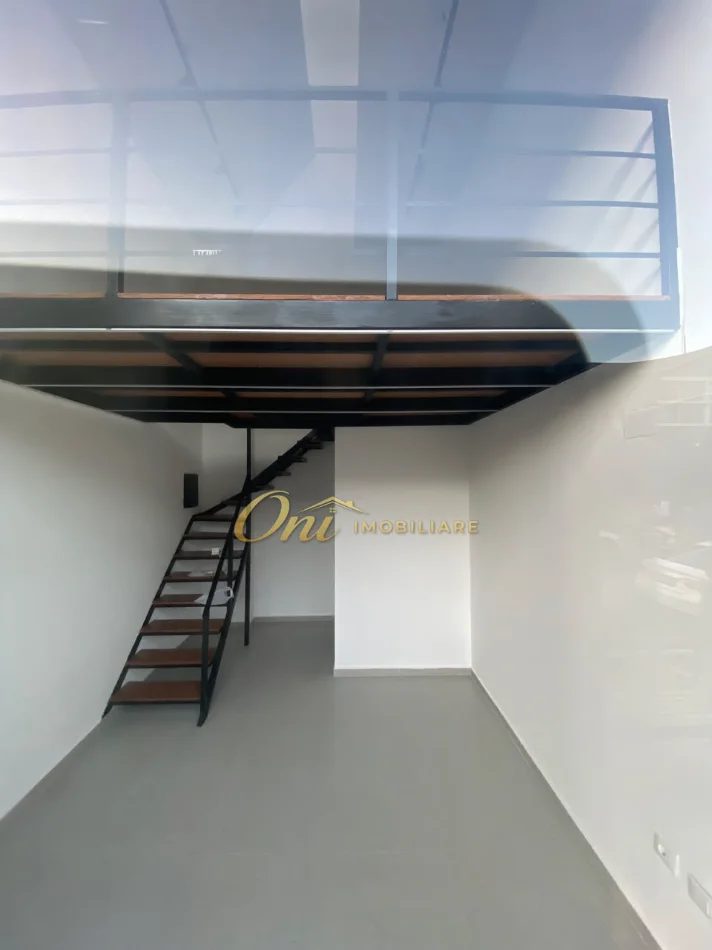 Tirane, jepet me qera dyqan Kati 1, 32 m² 400 € (KOMUNA E PARISIT)