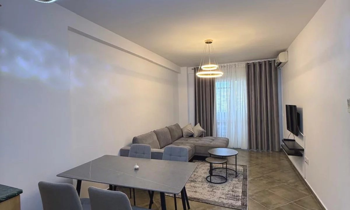 Apartament 1+1 Per Qera Totalisht I Mobiluar Komuna Parisit