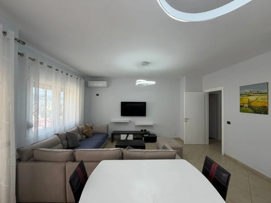 Tirane, jepet me qera apartament 2+1 Kati 10, 103 m² 1.000 € (9 Katëshet)