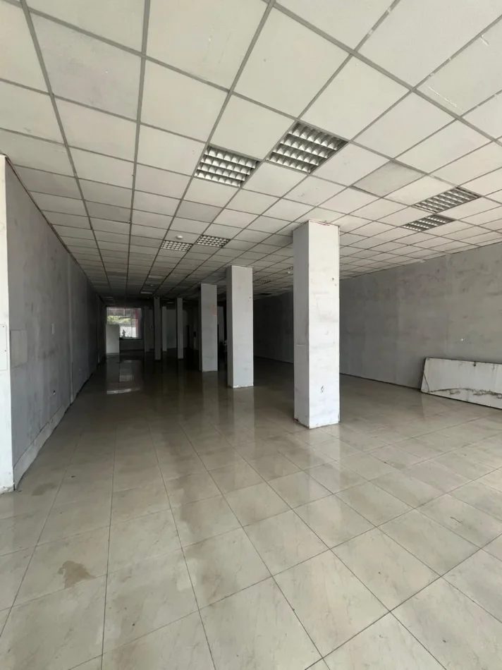 Tirane, jepet me qera ambjent biznesi Kati 1, 400 m² 4.000 € (SPITALI AMERIKAN 3)