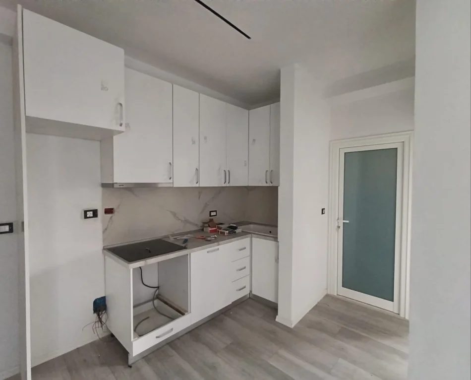 Tirane, jepet me qera apartament 2+1 Kati 1, 70 m² 550 € (Porcelani)