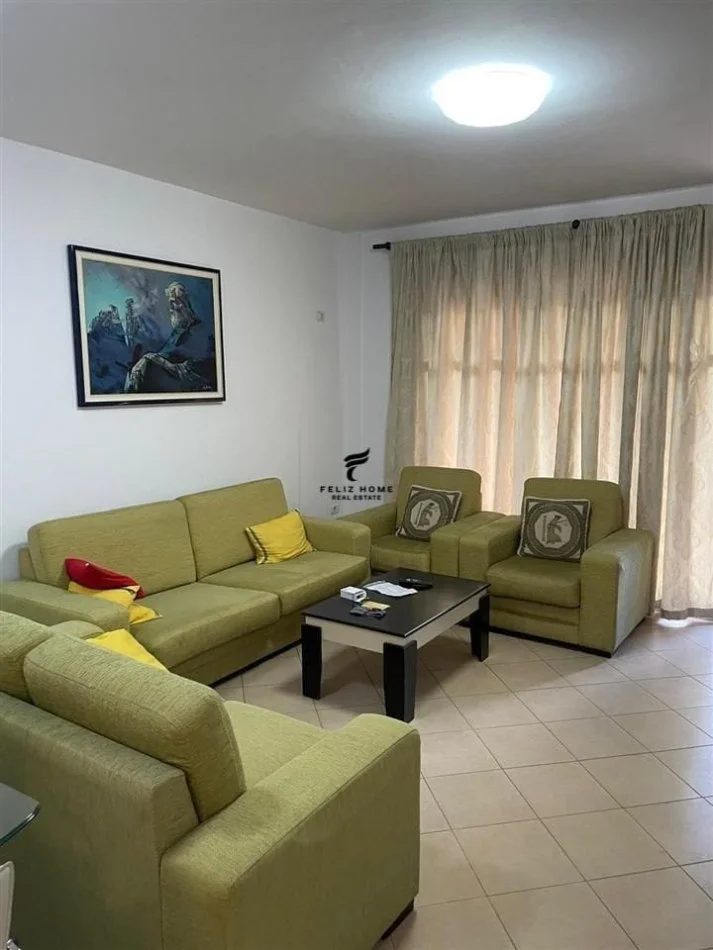 Tirane, jepet me qera apartament 2+1+Ballkon Kati 1, 102 m² 600 € (PAZARI I RI)
