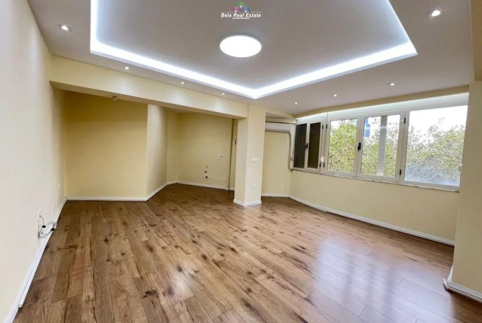 Tirane, jepet me qera zyre Kati 2, 80 m² 900 € (Qender)