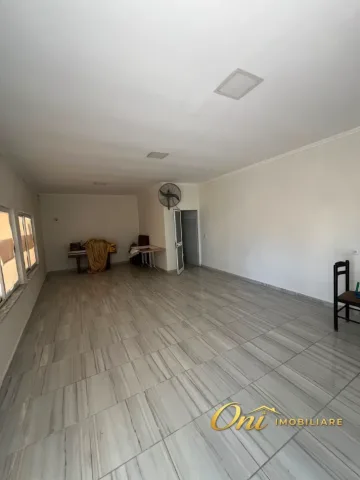 Tirane, jepet me qera dyqan Kati 0, 42 m² 350 € (SELITE)