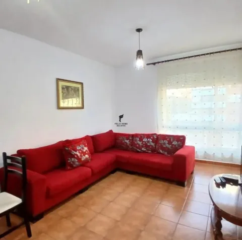 Tirane, jepet me qera apartament 1+1 Kati 3, 70 m² 500 € (PAZARI I RI)
