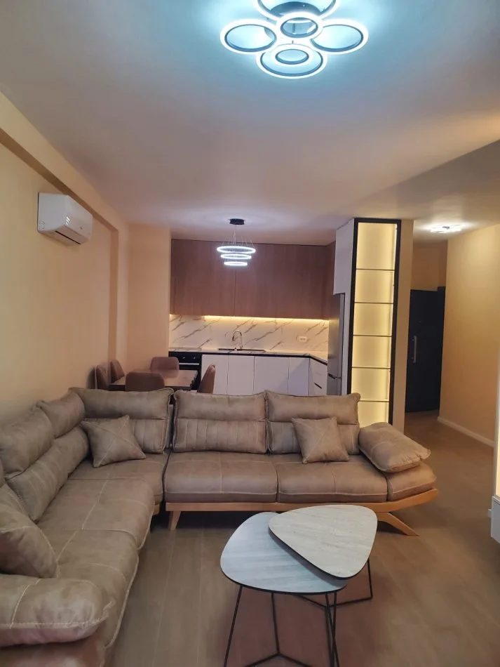 Tirane, jepet me qera apartament 2+1+Ballkon Kati 1, 110 m² 1.300 € (LIQENI THATE)