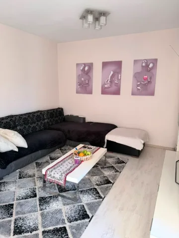 Tirane, jepet me qera apartament 1+1 Kati 8, 70 m² 600 € (Materniteti i Ri, Bulevardi Bajram Curri)